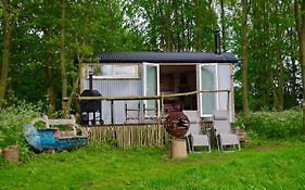 Cherry Tub In The Orchard. Cozy Getaway